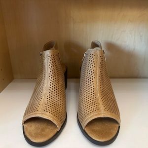Journee collection women’s tibella bootie
